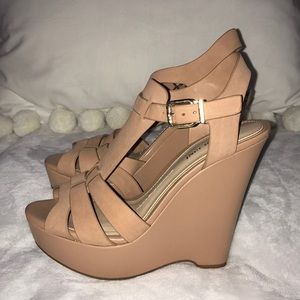 Gianni Bini beige leather lining women’s wedges